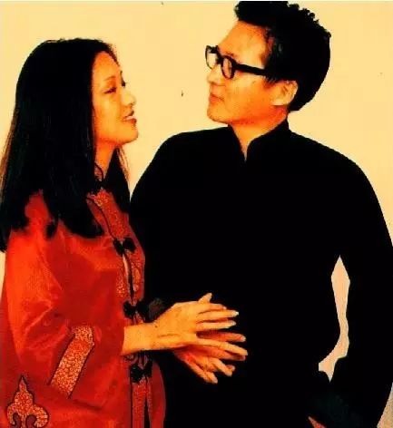 胡因梦与李敖·爱之荒唐,无出其右,美人便秘时,与常人