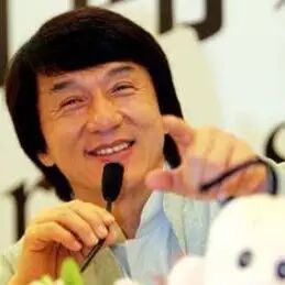 国足出线,想不到国人的臭脚是成龙治好的