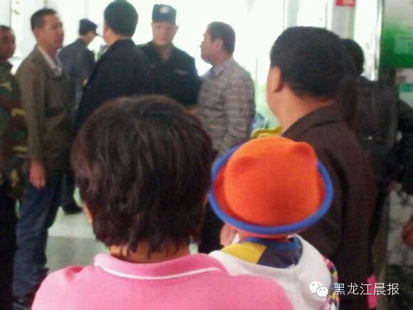 120司机向护士求爱遭拒 捅死对方逃跑被撞身亡