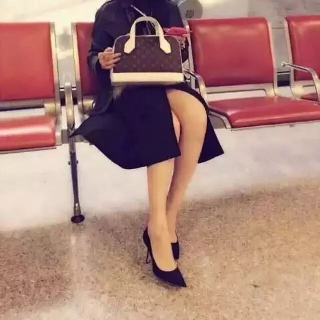 范冰冰除了爱穿鱼嘴鞋,还最爱穿这双鞋呢!