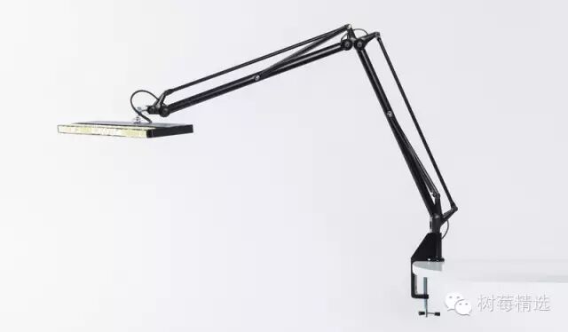 原来“平安”宴会厅用的灯,也是出自山田照明,现在售价人民币约 2500 元