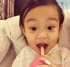 超有爱甜馨教贾乃亮跆拳道 翻跟头扭屁股萌化了