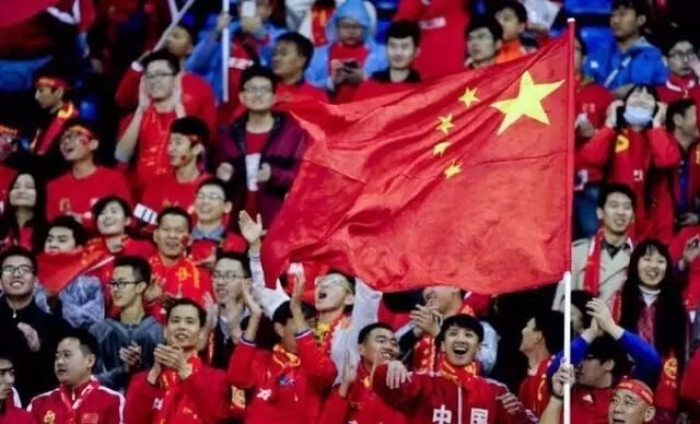 灯光说：国足昨晚2-0战胜卡塔尔队，我也见证了