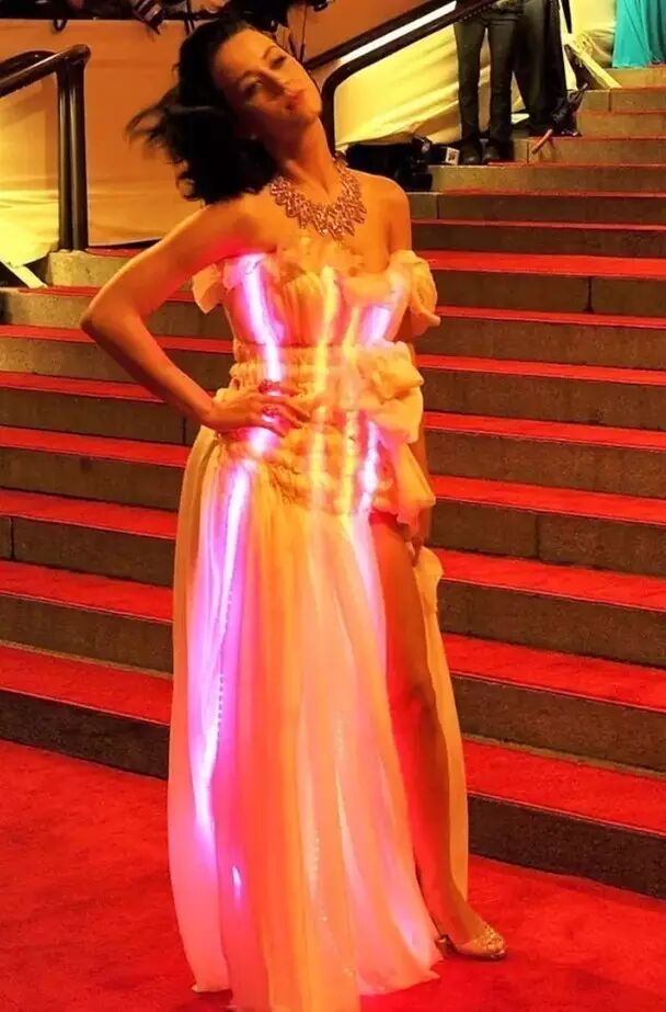 Met Gala的夜光裙惊艳吗？还有比这更厉害的