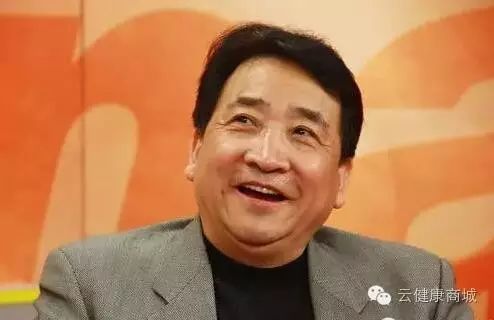 他师从马季,捧红杨澜赵本山,却公开炮轰郭德纲,被冯小...