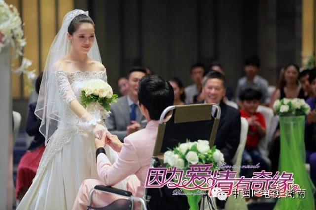 【同步热播】彭冠英坐轮椅娶樱子 《爱有奇迹》今迎大结局