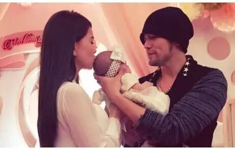 对生完孩子的昆凌,周杰伦半夜说了这样一句话~