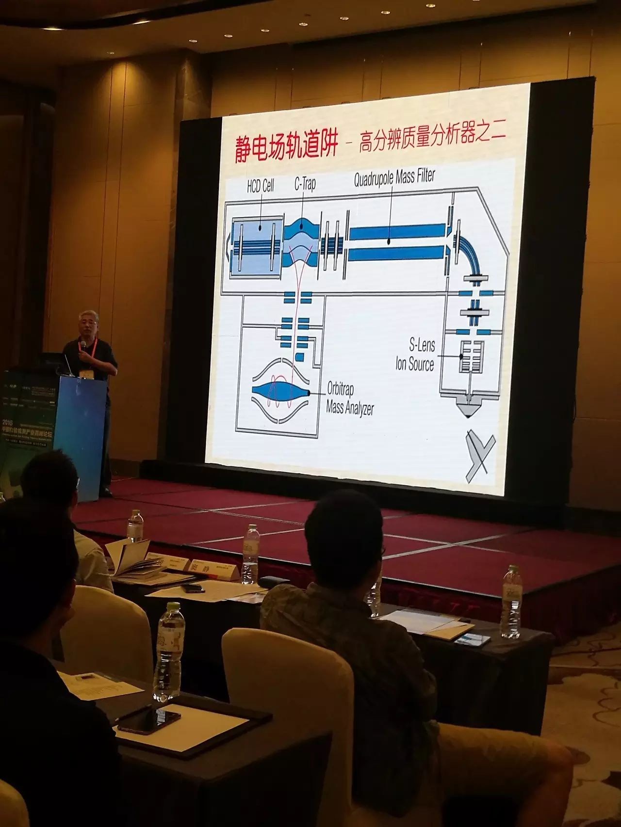 华测检测认证集团股份有限公司董事会秘书陈砚(从左起)等第三方