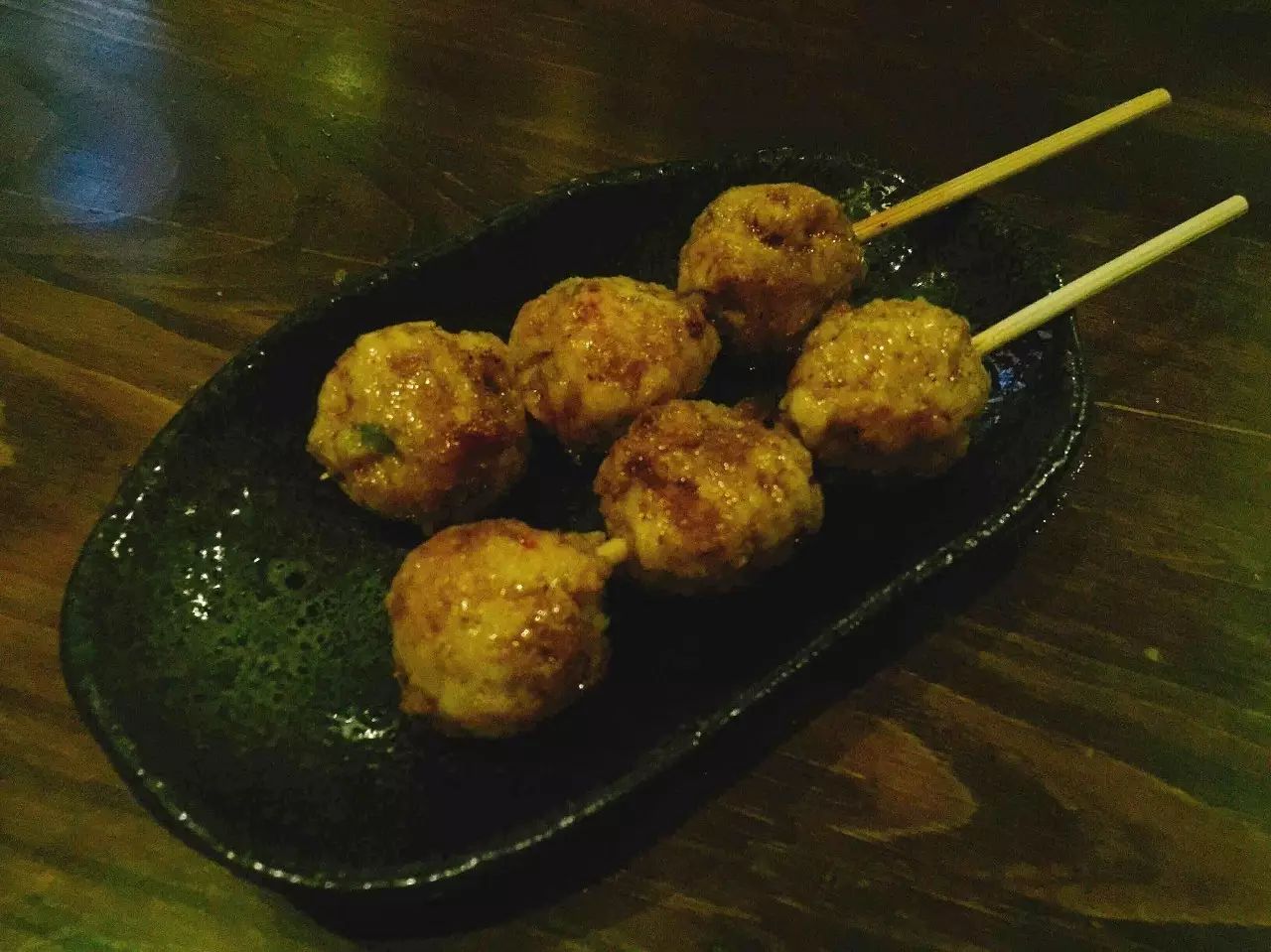 探店探员:萌主 这是芥末鸡肉串和蜜汁鸡肉串,芥末鸡肉串劲儿有些大