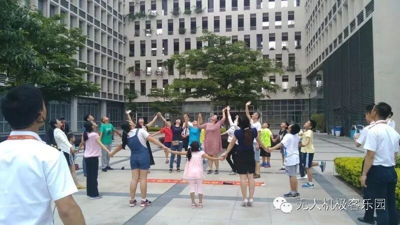 中科大智母親節(jié)無人機專題活動——裝載母親的愛，我們一起飛翔！