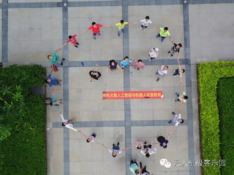 中科大智母親節(jié)無人機專題活動——裝載母親的愛，我們一起飛翔！