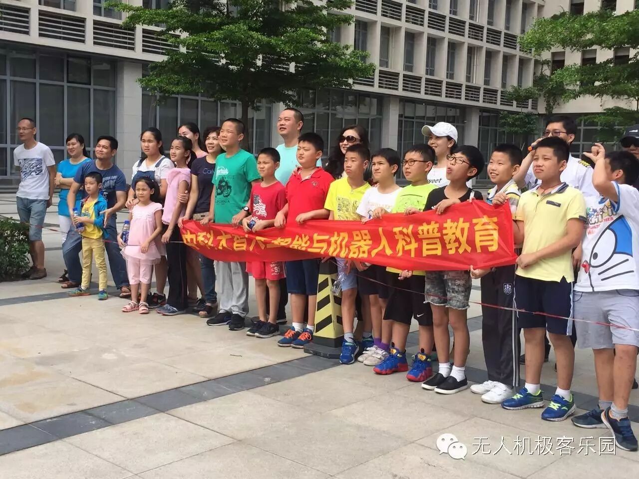 中科大智母親節(jié)無人機(jī)專題活動(dòng)——裝載母親的愛，我們一起飛翔！