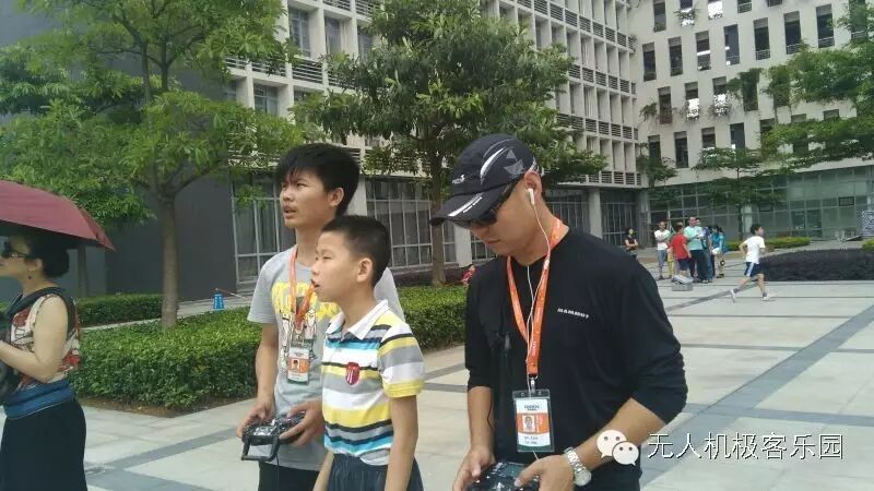 中科大智母親節(jié)無人機專題活動——裝載母親的愛，我們一起飛翔！