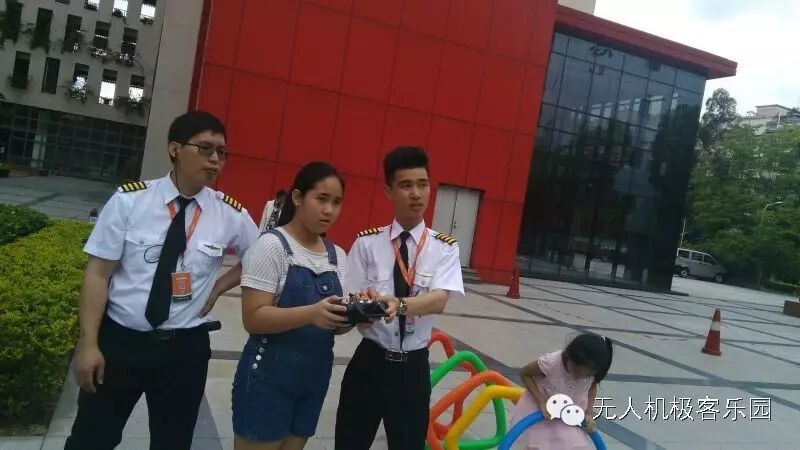 中科大智母親節(jié)無人機專題活動——裝載母親的愛，我們一起飛翔！