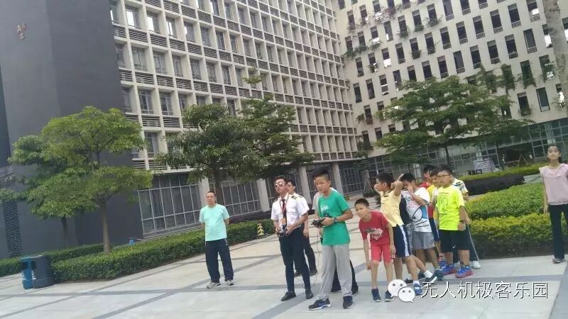 中科大智母親節(jié)無(wú)人機(jī)專(zhuān)題活動(dòng)——裝載母親的愛(ài)，我們一起飛翔！