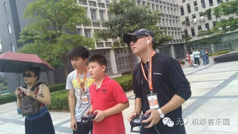 中科大智母親節(jié)無人機專題活動——裝載母親的愛，我們一起飛翔！