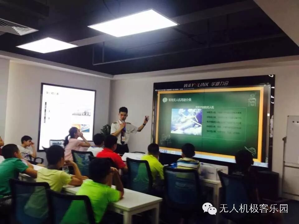 中科大智母親節(jié)無人機專題活動——裝載母親的愛，我們一起飛翔！