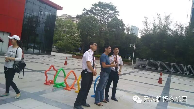 中科大智母親節(jié)無(wú)人機(jī)專(zhuān)題活動(dòng)——裝載母親的愛(ài)，我們一起飛翔！