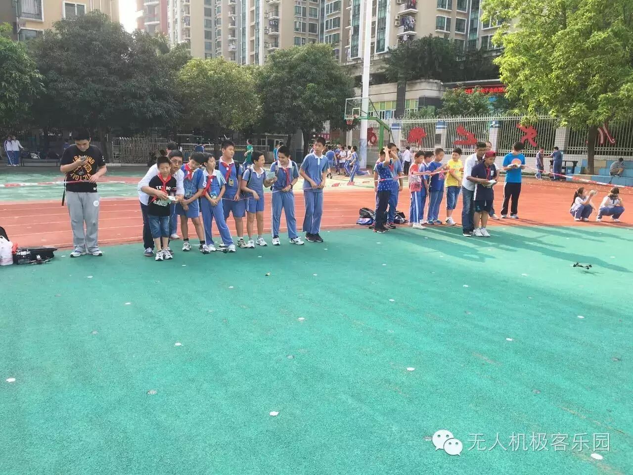 萬科梅沙書院助陣中科大智——錦田小學(xué)無人機(jī)科普活動