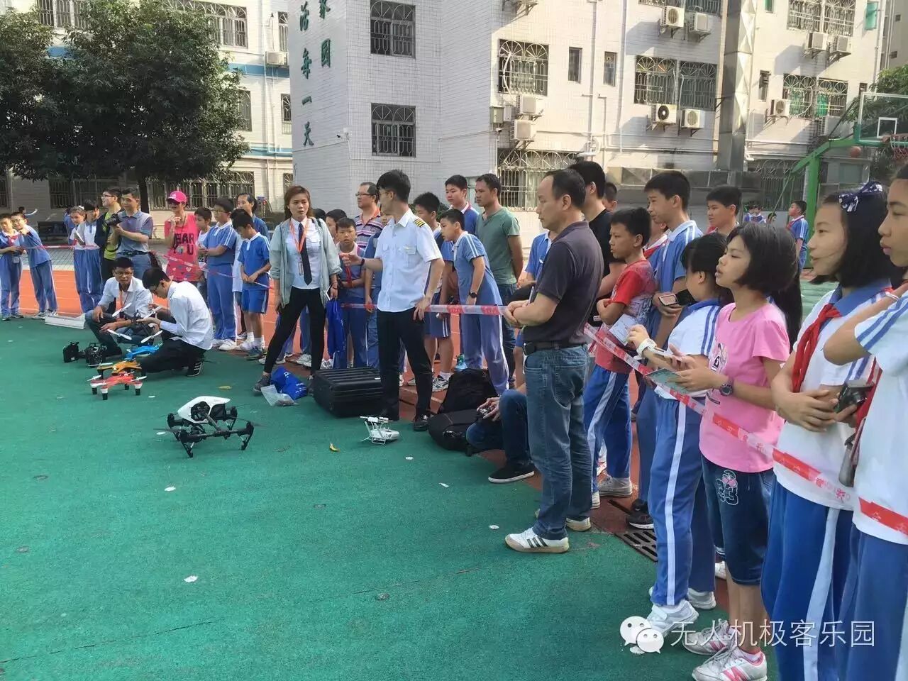 萬科梅沙書院助陣中科大智——錦田小學(xué)無人機(jī)科普活動(dòng)