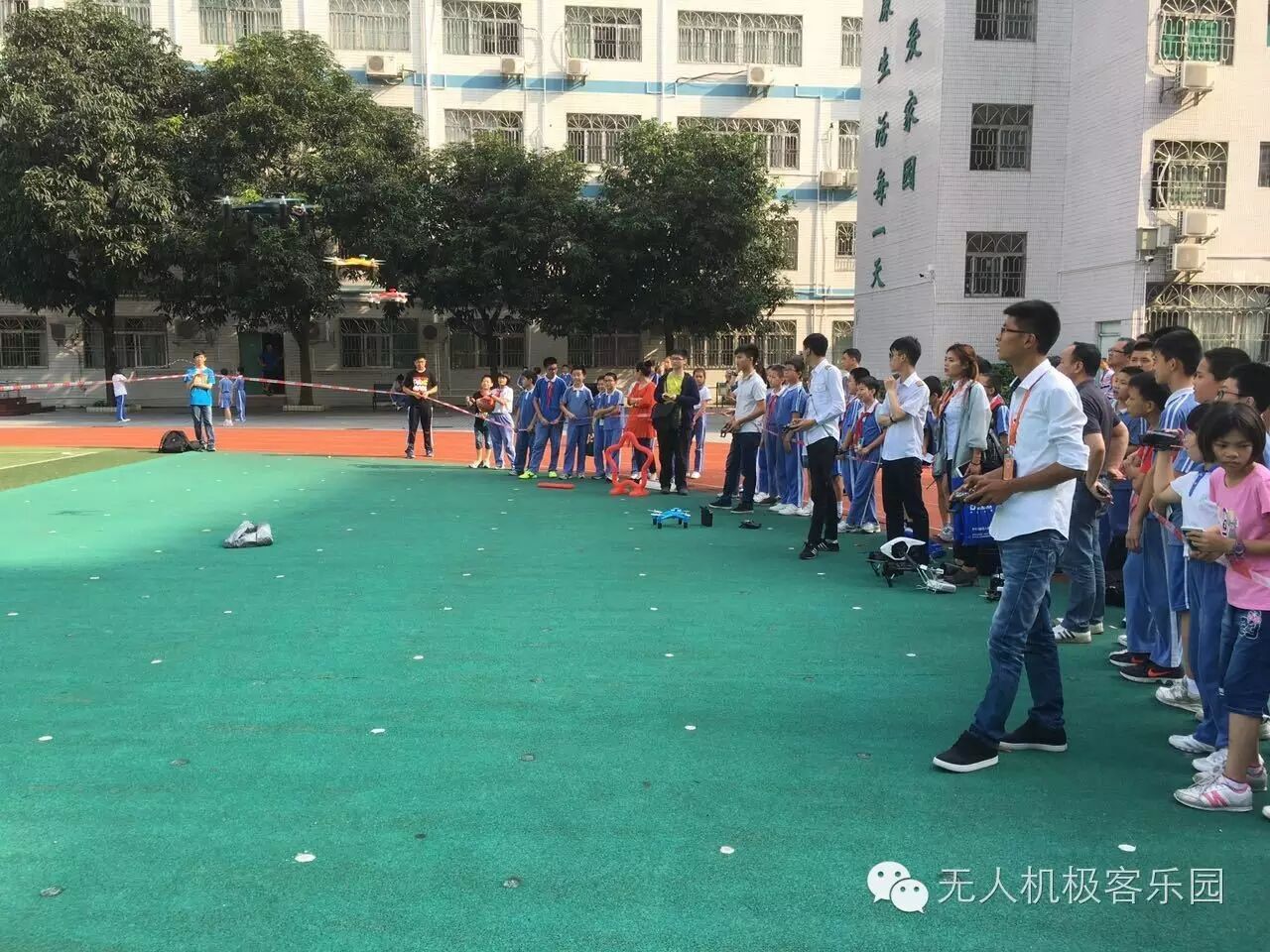 萬(wàn)科梅沙書院助陣中科大智——錦田小學(xué)無(wú)人機(jī)科普活動(dòng)