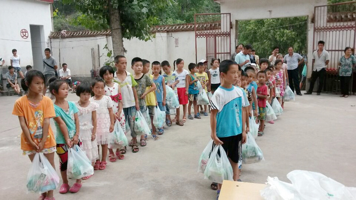 隆力奇公司怎么样？隆力奇关爱留守儿童&nbsp;<wbr>河南鲁山爱心接力纪实QQ599586573