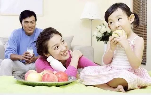 【专家说】关颖:父母“败”在漠视孩子的权利