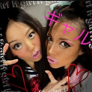 土屋安娜走茶发辣妹路线