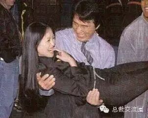 成龙真实身份惊人,震惊亿万國人!