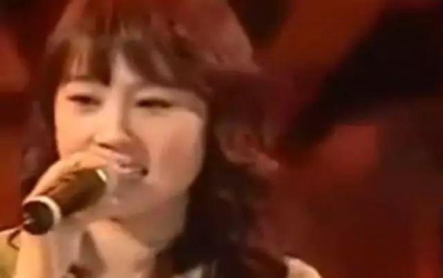 歌手李秀英演唱风靡韩国的赞美诗《你是为爱而生的人》