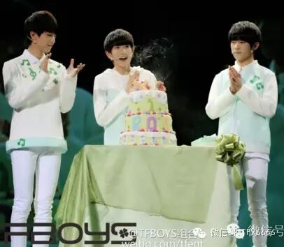 TFBOYS可以不要只做唯粉吗,看了心疼