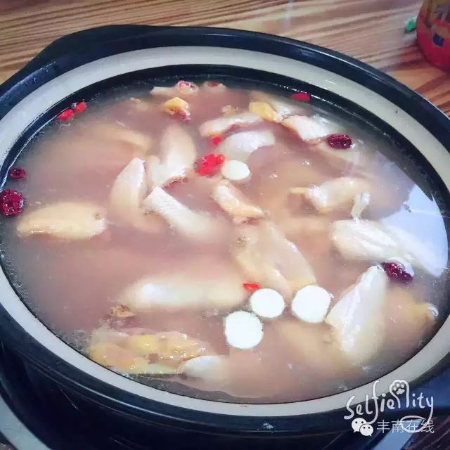 结合香,嫩,爽,滑,鲜而不腻,进补不上火,高端美食,低端消费,花雕鸡火锅