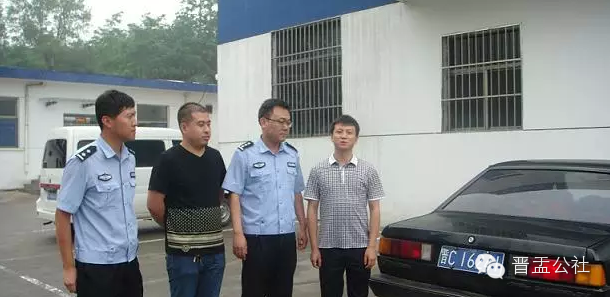 阳泉交警大查车一女司机:左脚高跟鞋,右脚平底鞋开车
