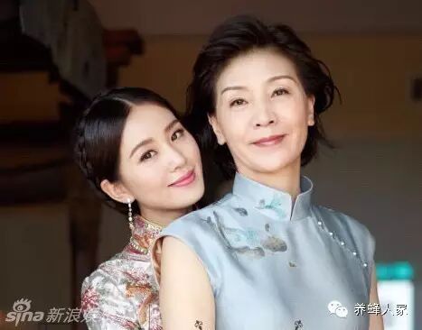 阿姨和刘诗诗的妈妈只差一瓶蜂王浆,星妈保养秘籍快快收...