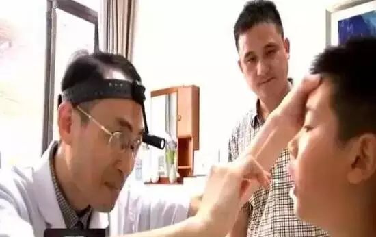 男孩感冒几年未愈，体内惊现超级细菌！就因父母从小给他吃这些！