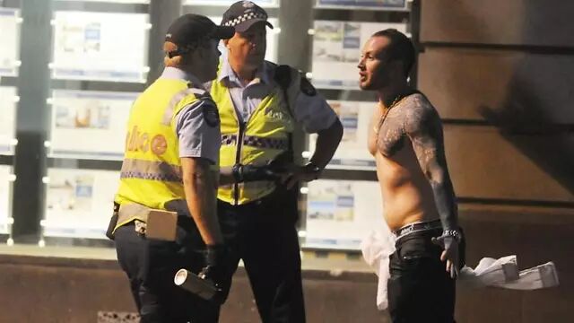 唉，乱套了！墨尔本北区遭匪徒机枪扫射，下月叙难民也将安顿在这里...‏