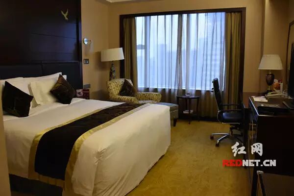 奔走相告（床单碱性超标）床单用什么程序洗，床单是否“火碱洗涤” 酒店内部人士教你分辨，