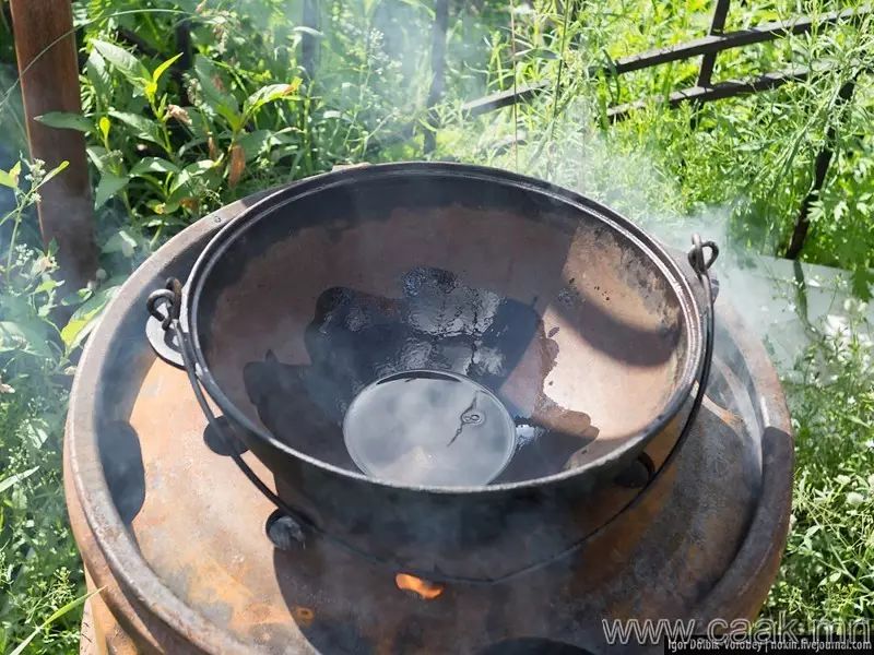 【今日头条】蒙古国朋友手把手教你做一道地道的蒙古美食:铁锅炖羊排