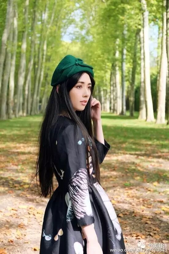 郭碧婷戴绿帽拍照仙气足 网友:老公请撩妹