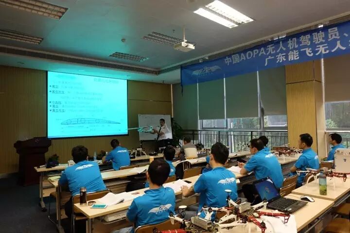 走進無人機培訓機構，揭開駕駛無人機的神秘面紗 