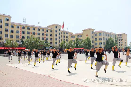 少林延鲁武术学校教育集团学员在练功