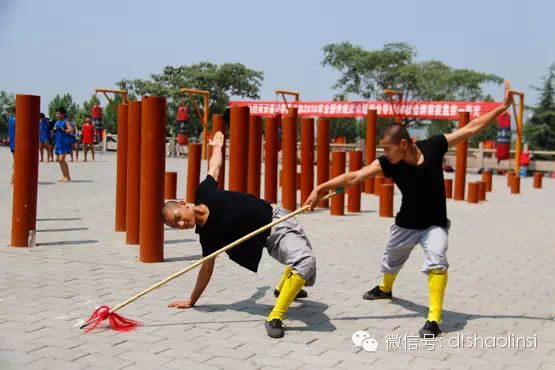 少林延鲁武术学校学员在练功