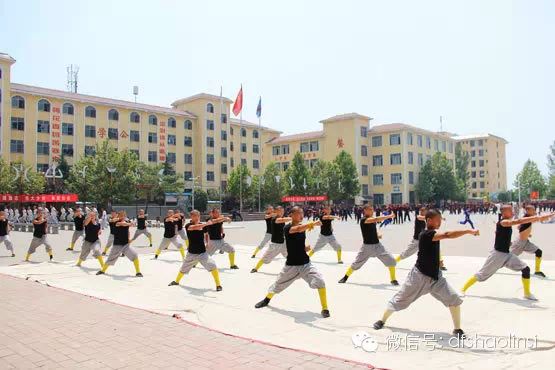 少林延鲁武术学校教育集团学员在练功