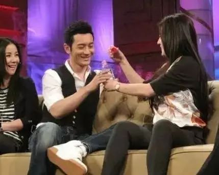 黄晓明第一个女人,既不是baby也不是李菲儿,居然是她......