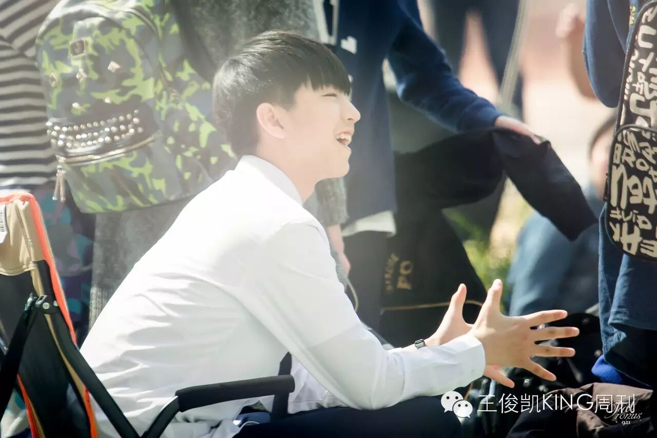 王俊凯KING记工作室  卷首语  春意浓