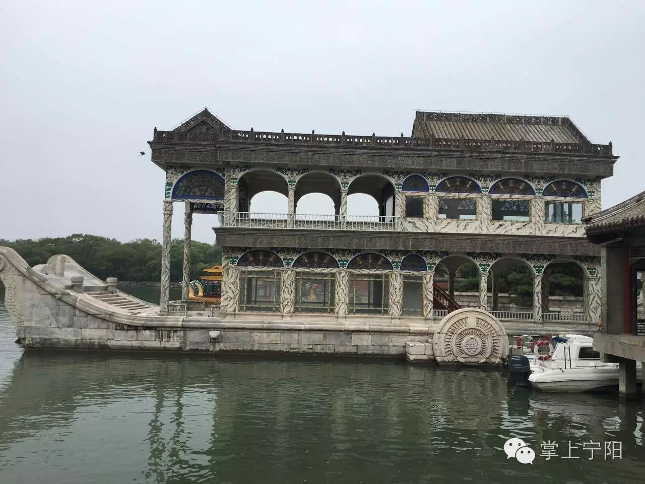 慈禧太后赏雨的石船