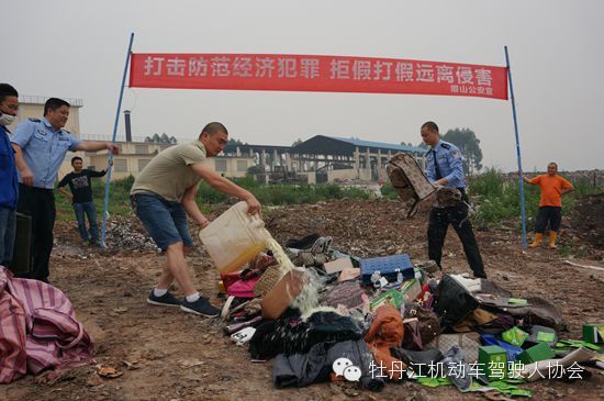 朋友圈满满的高仿A货？揭开高仿奢侈品热销背后的秘密 - 小轻秀场