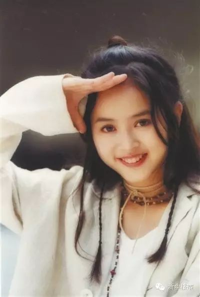 她纯过刘亦菲甜过林志玲,却沦为售楼小姐