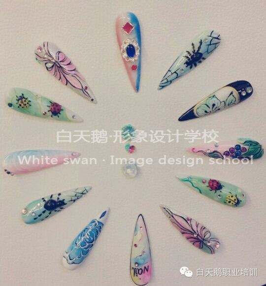 白天鵝首批國際美甲深造班畢業(yè)啦！