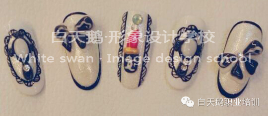 白天鵝首批國際美甲深造班畢業(yè)啦！
